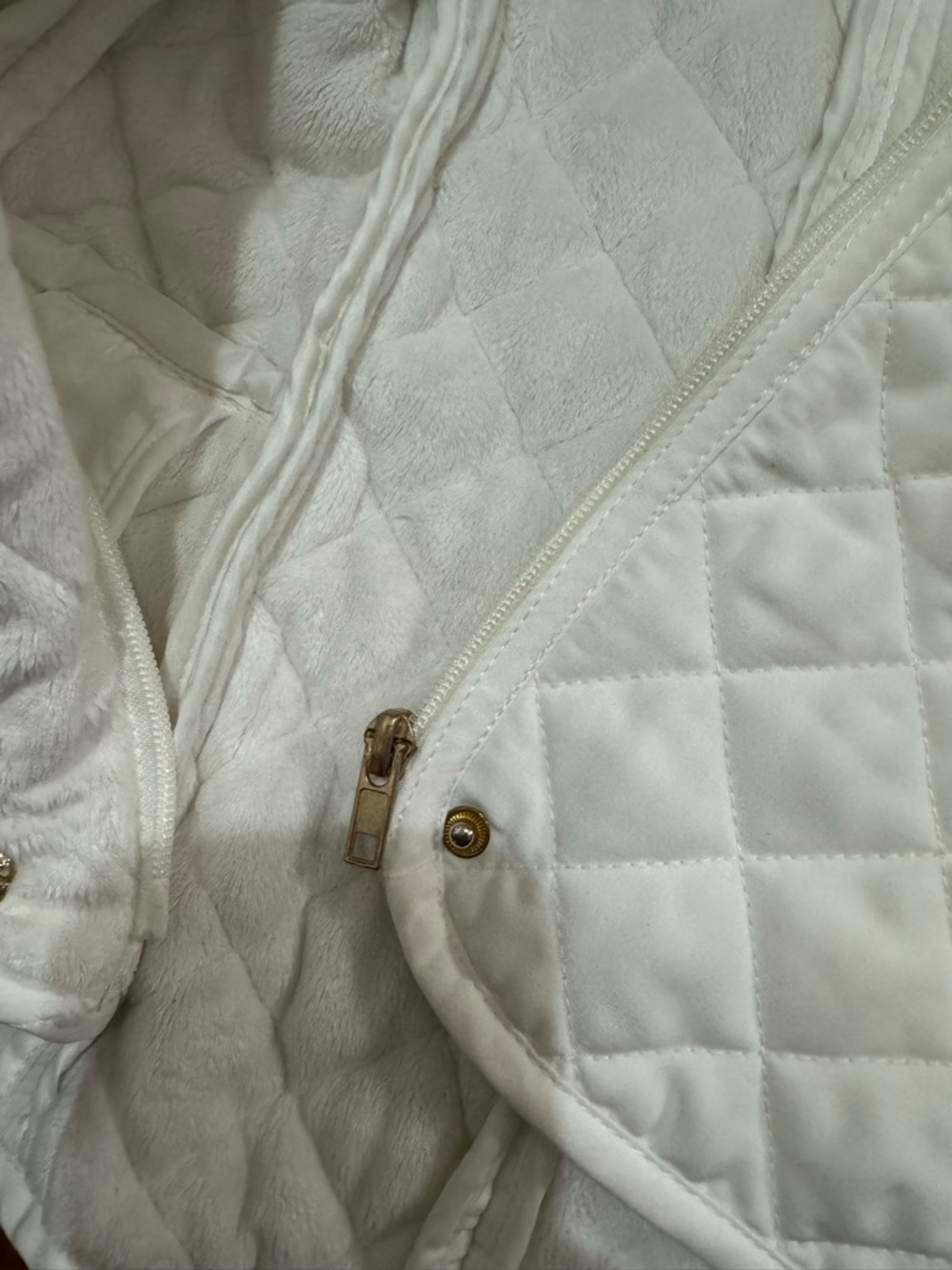 Cambridge Dry Goods White Quilted Sleeveless Vest - Picture 9 of 13
